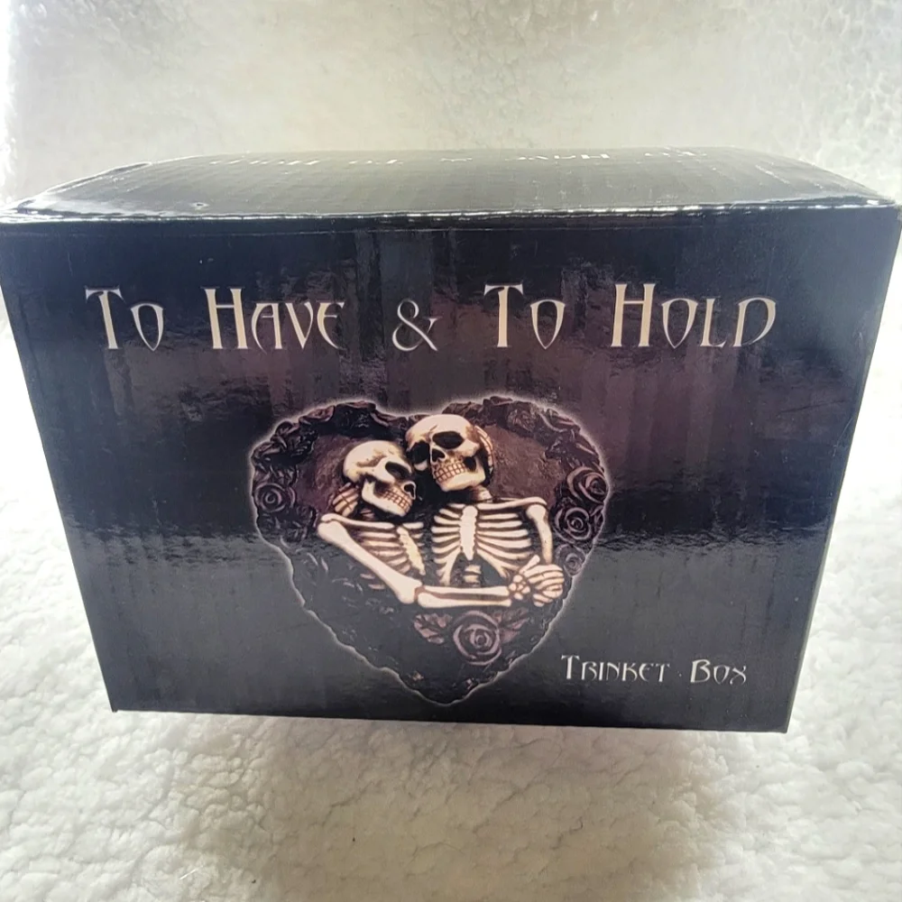 Skull & Roses Resin Trinket Box! - Picture 8 of 9
